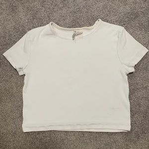Cropped H&M tee